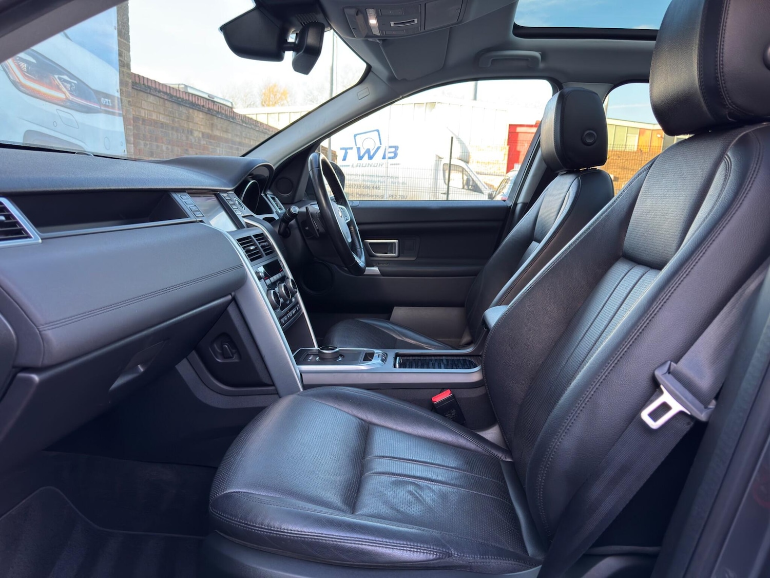 Used Land Rover Discovery Sport 2017 for sale - 77411505: Photo 50