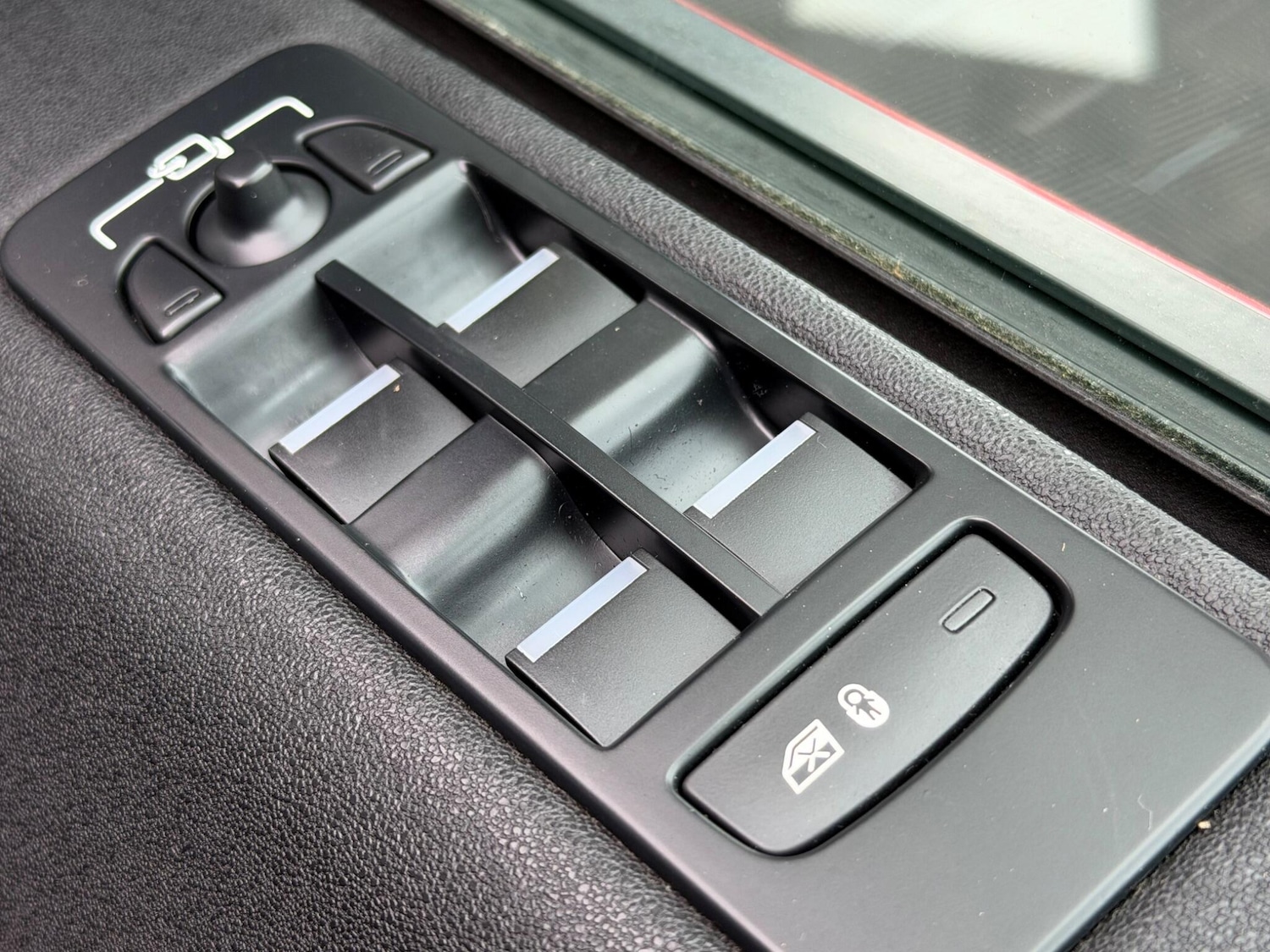 Used Land Rover Discovery Sport 2017 for sale - 78147872: Photo 30