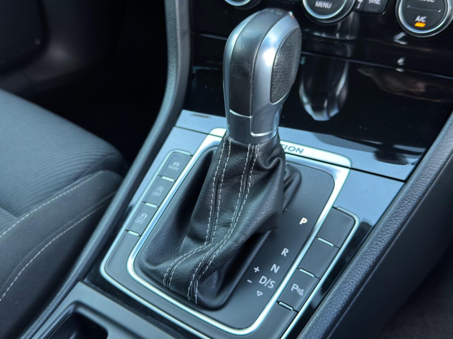 Used Volkswagen Golf 2017 for sale - 77081470: Photo 43