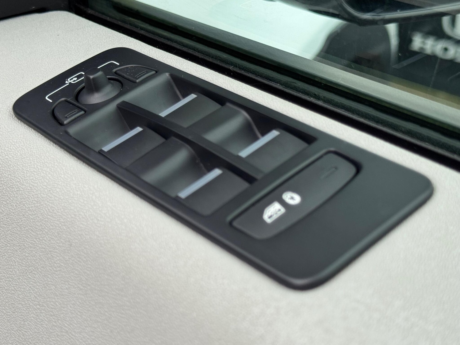 Used Land Rover Discovery Sport 2015 for sale - 77081299: Photo 27