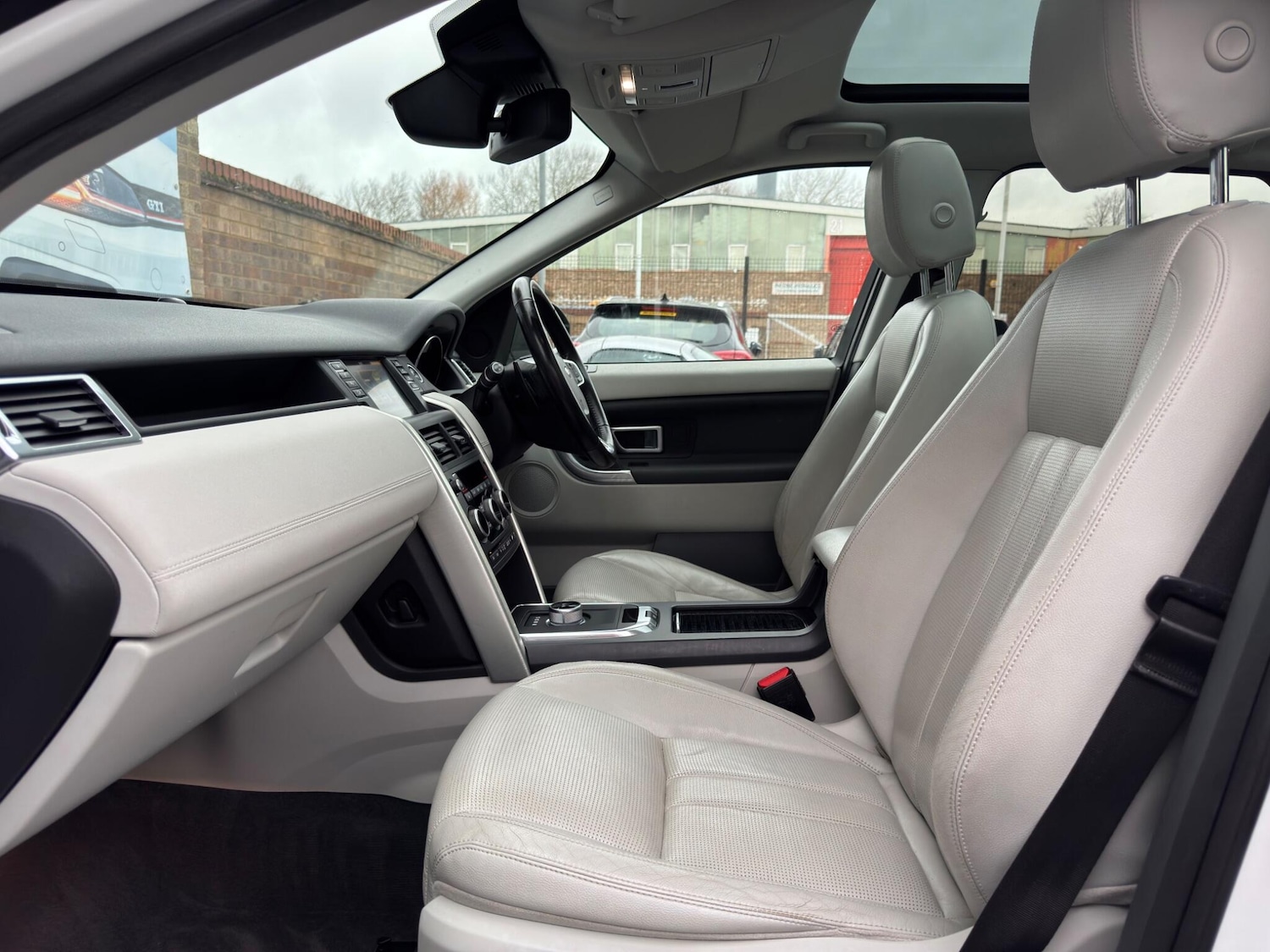 Used Land Rover Discovery Sport 2015 for sale - 77081299: Photo 48