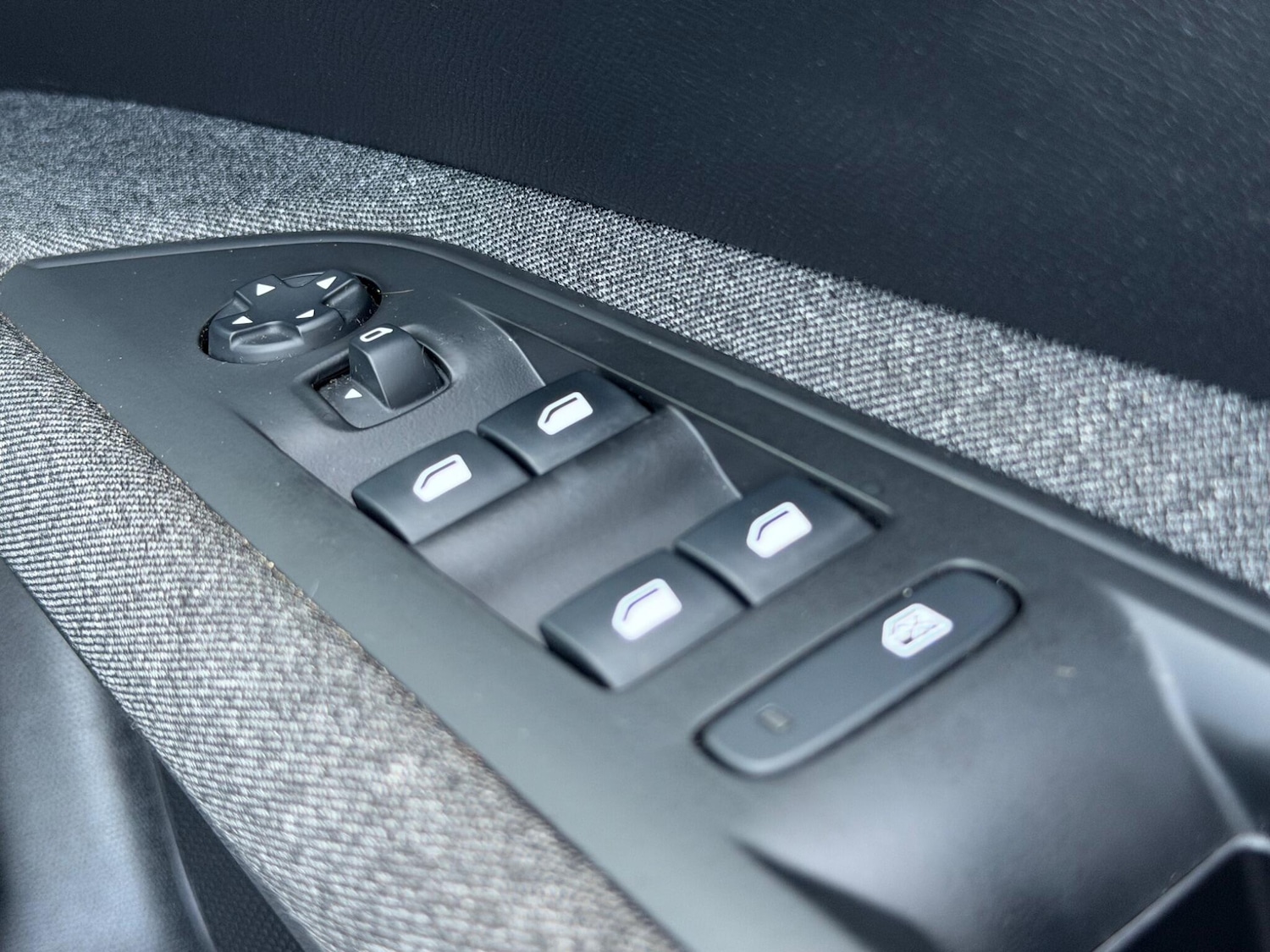 Used Peugeot 3008 2017 for sale - 77564624: Photo 38