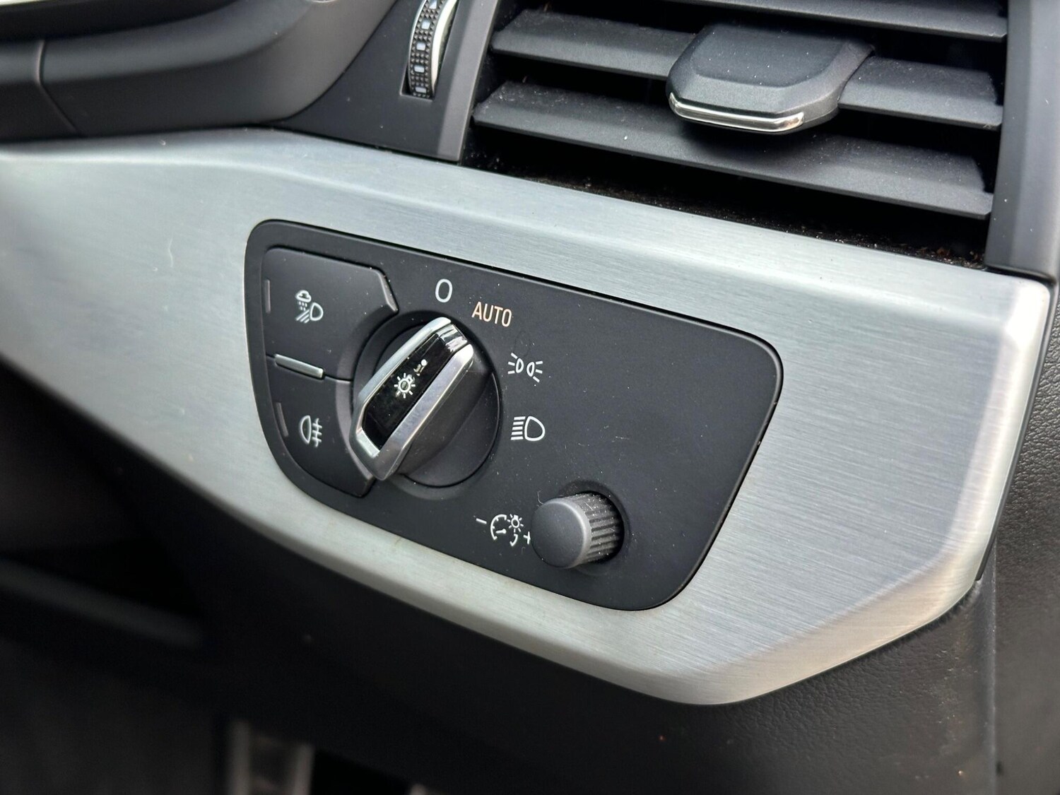 Used Audi A4 Avant 2017 for sale - 75949100: Photo 24