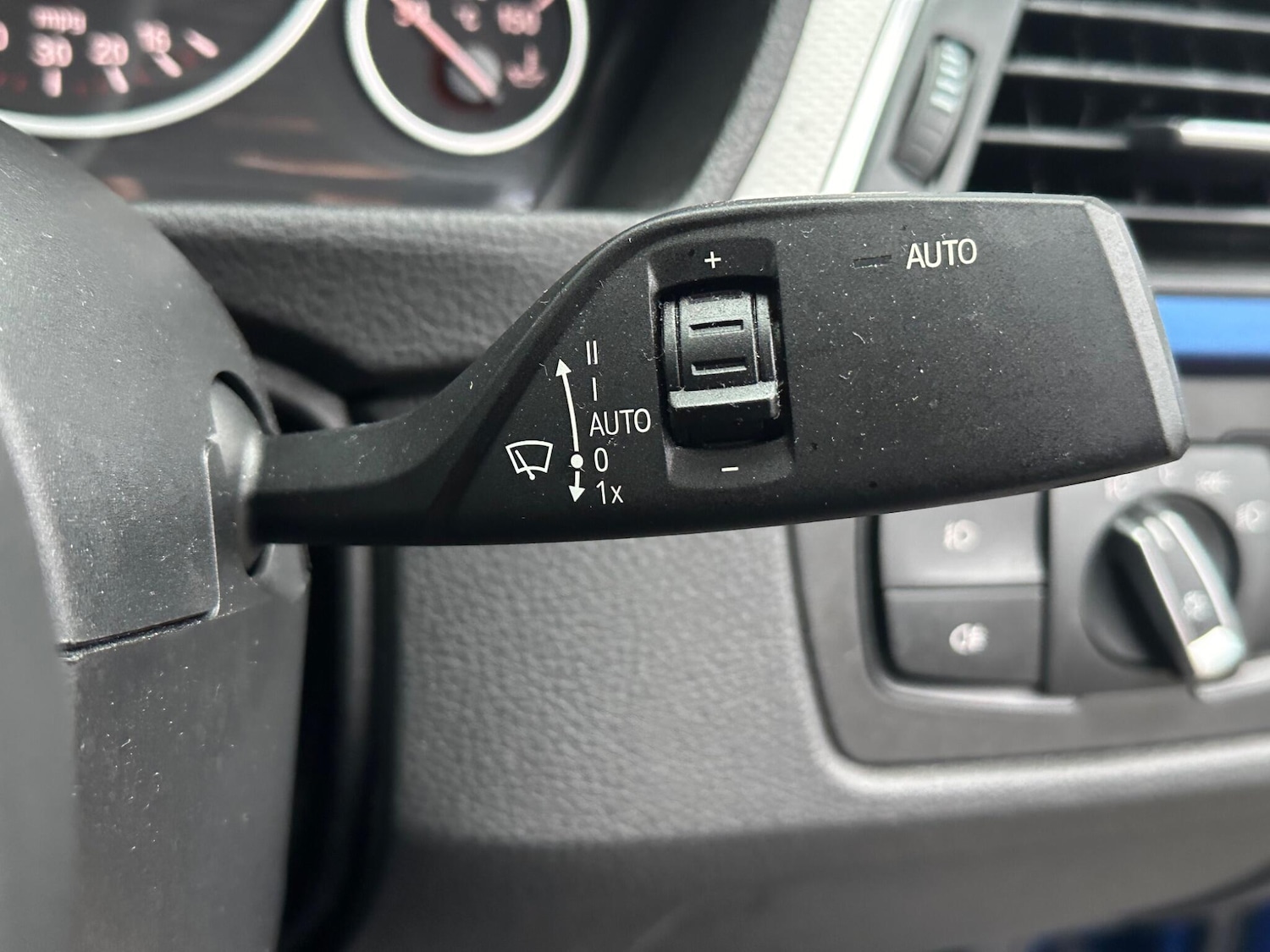 Used BMW 3 Series 2017 for sale - 76607274: Photo 32