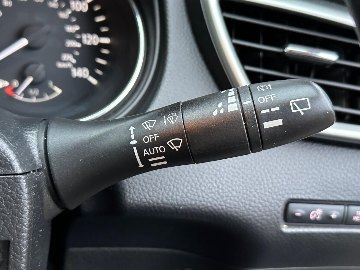 Used Nissan Qashqai 2015 for sale - 76607272: Photo 32