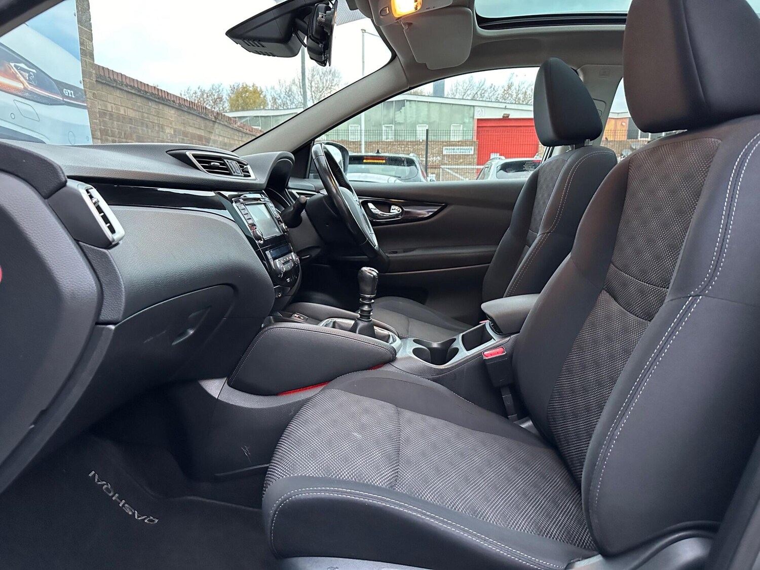 Used Nissan Qashqai 2015 for sale - 76607272: Photo 48