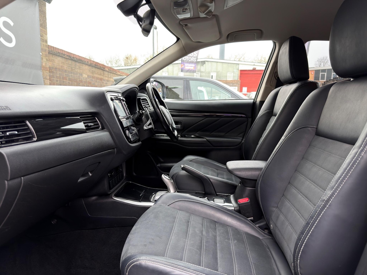 Used Mitsubishi Outlander 2017 for sale - 78058838: Photo 47