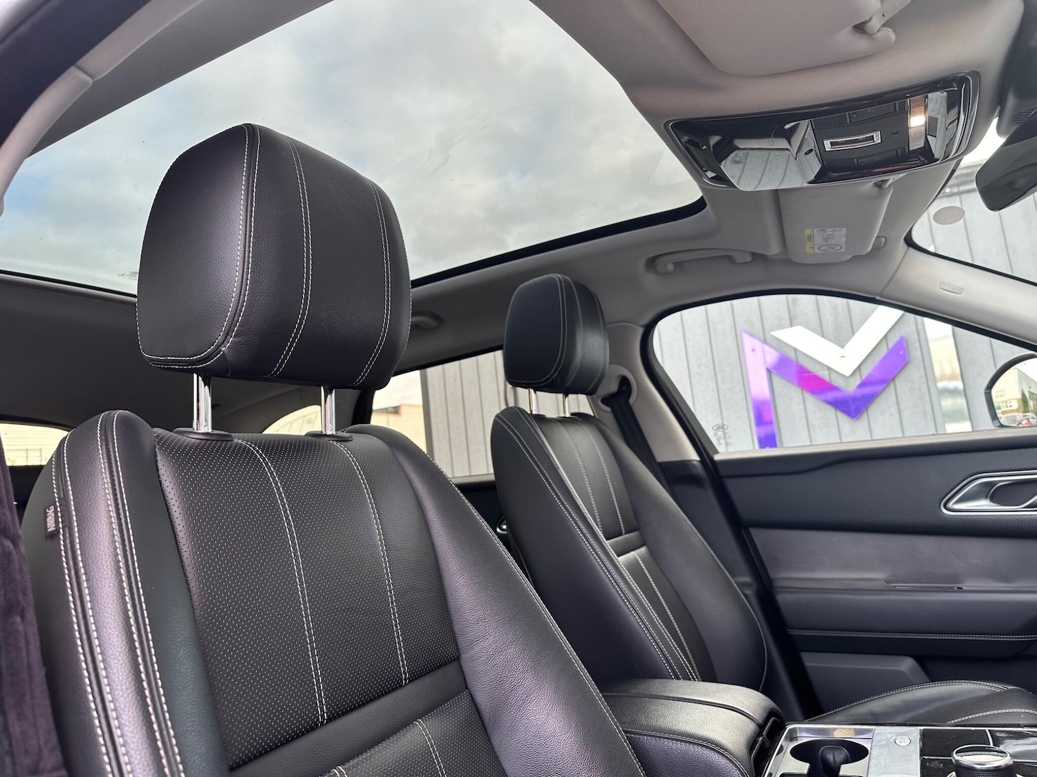 Used Land Rover Range Rover Velar 2018 for sale - 76528077: Photo 8