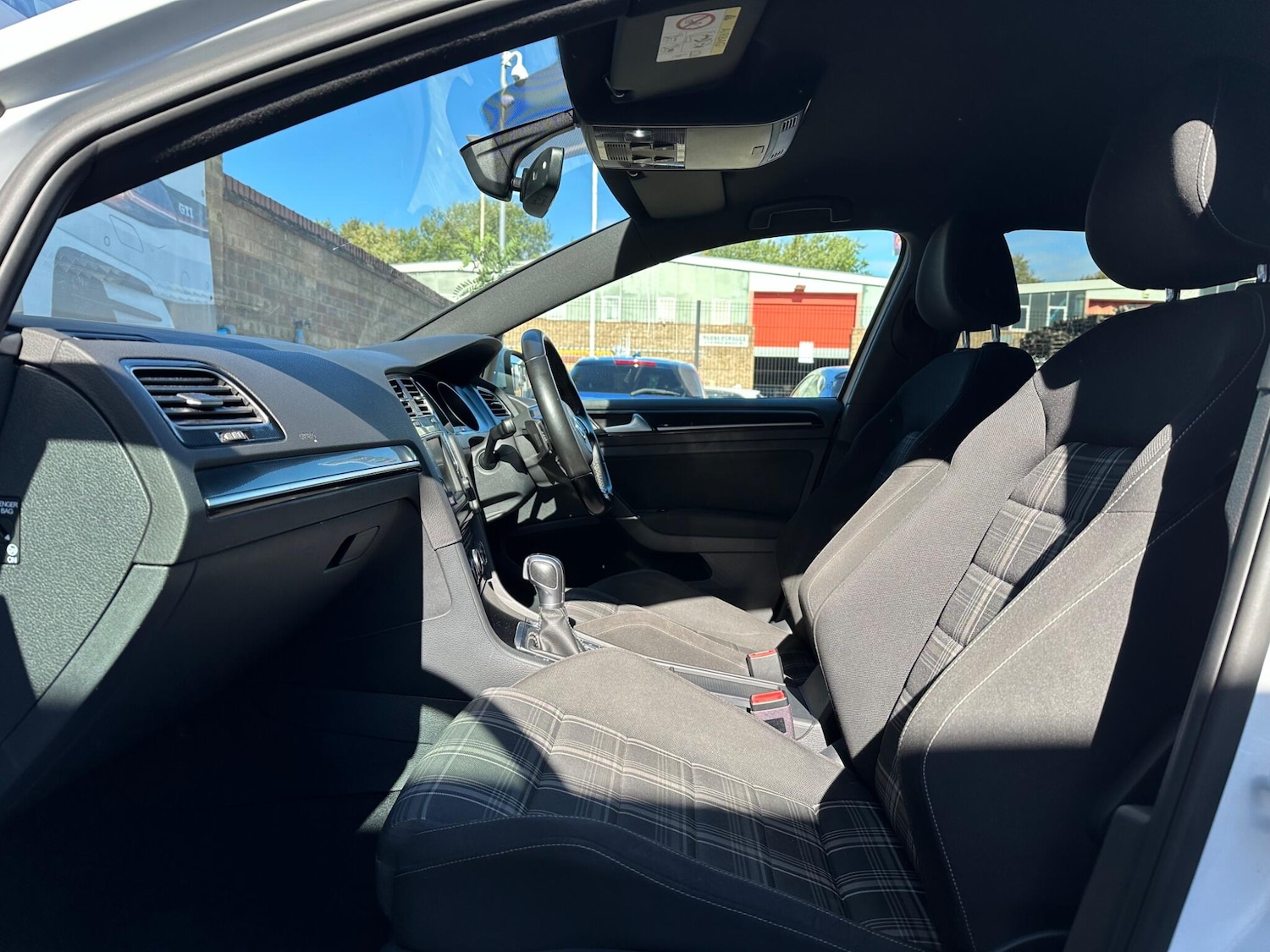 Used Volkswagen Golf 2017 for sale - 76042369: Photo 45
