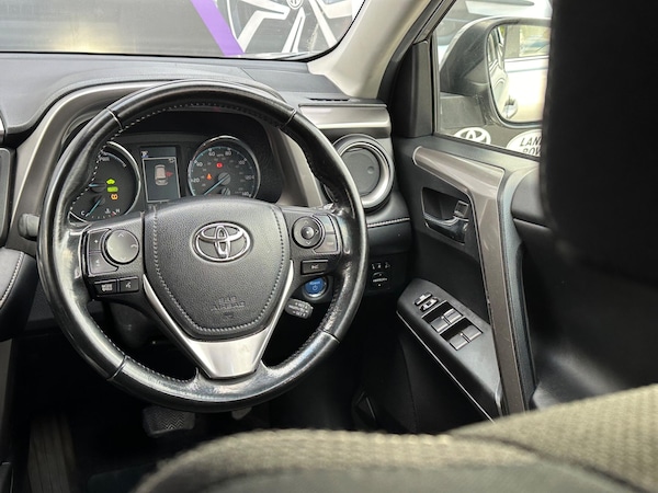 Used Toyota RAV4 2017 for sale - 76135917: Photo 11