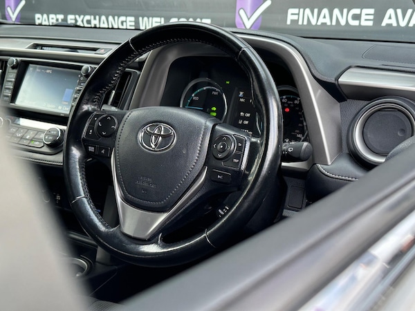 Used Toyota RAV4 2017 for sale - 76135917: Photo 8