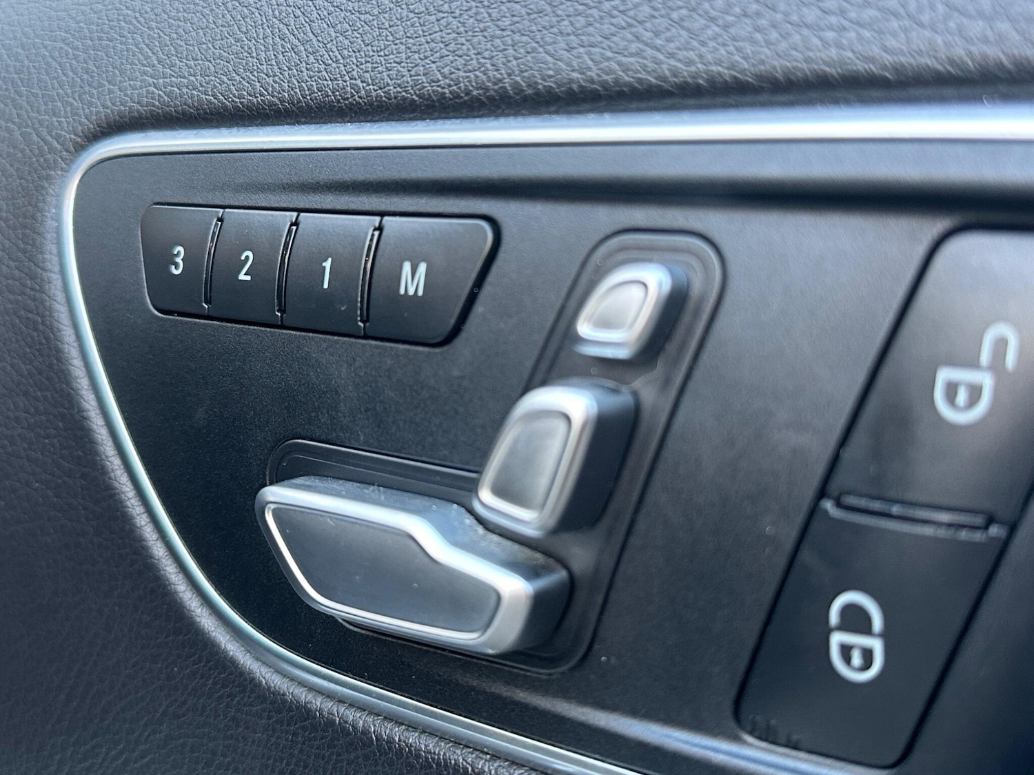 Used Mercedes-Benz A-Class 2015 for sale - 76456955: Photo 24