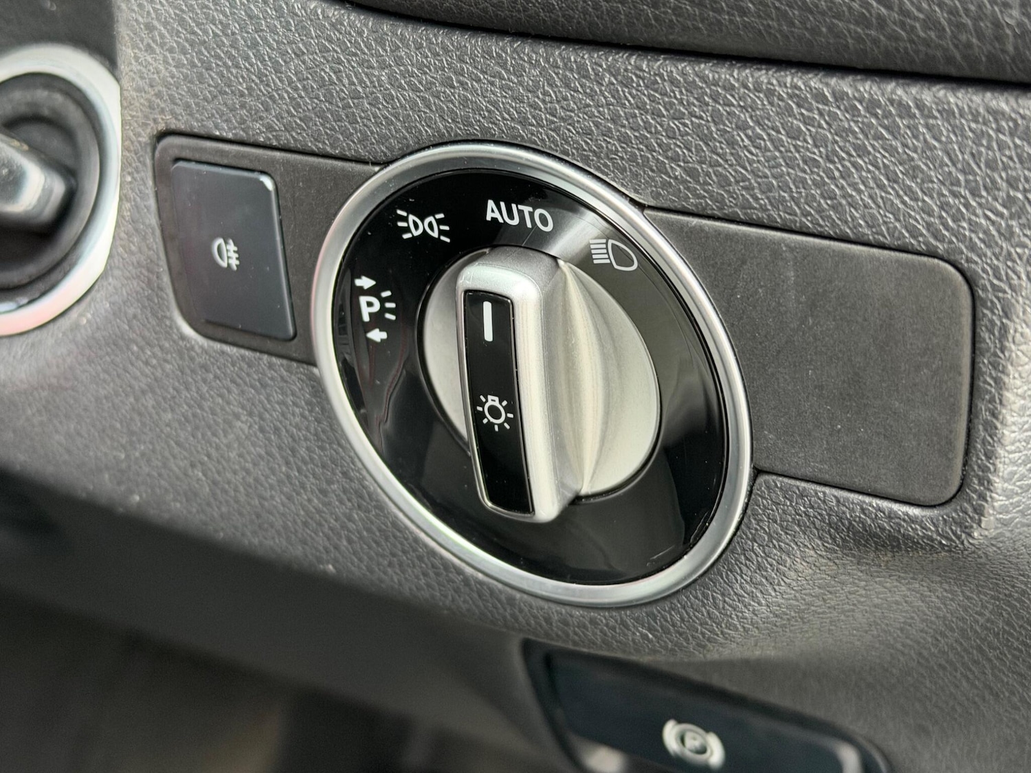 Used Mercedes-Benz CLA 2015 for sale - 77598958: Photo 27