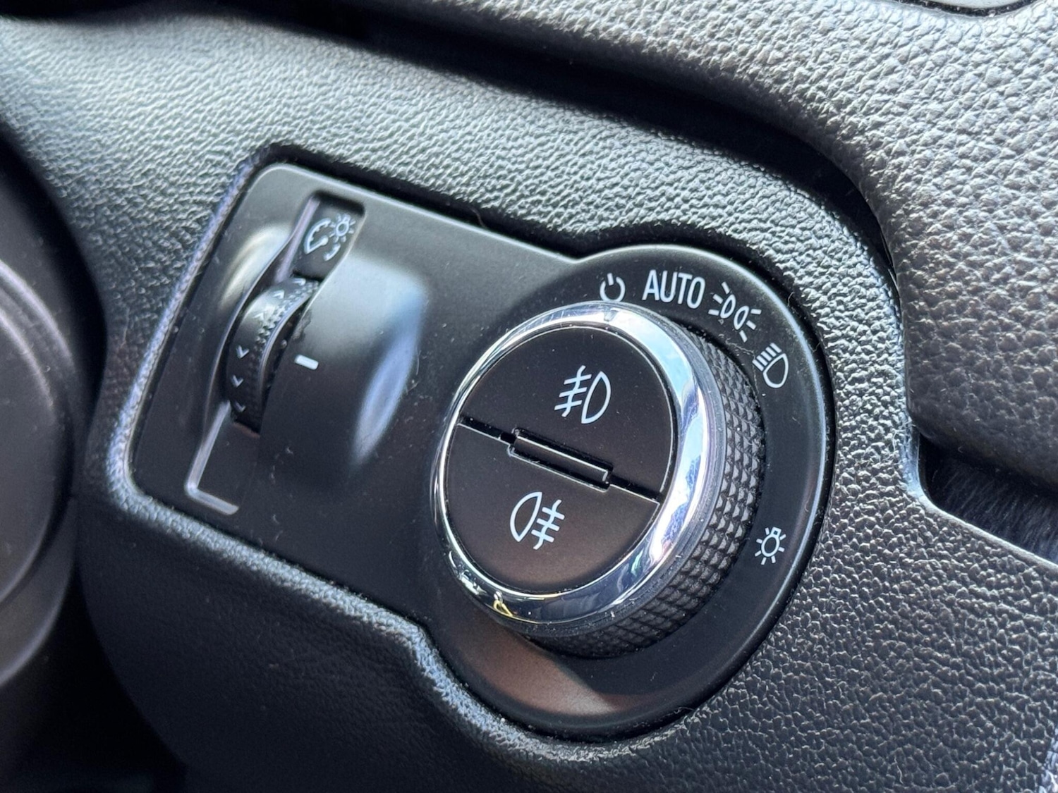 Used Vauxhall Insignia 2015 for sale - 77330855: Photo 29