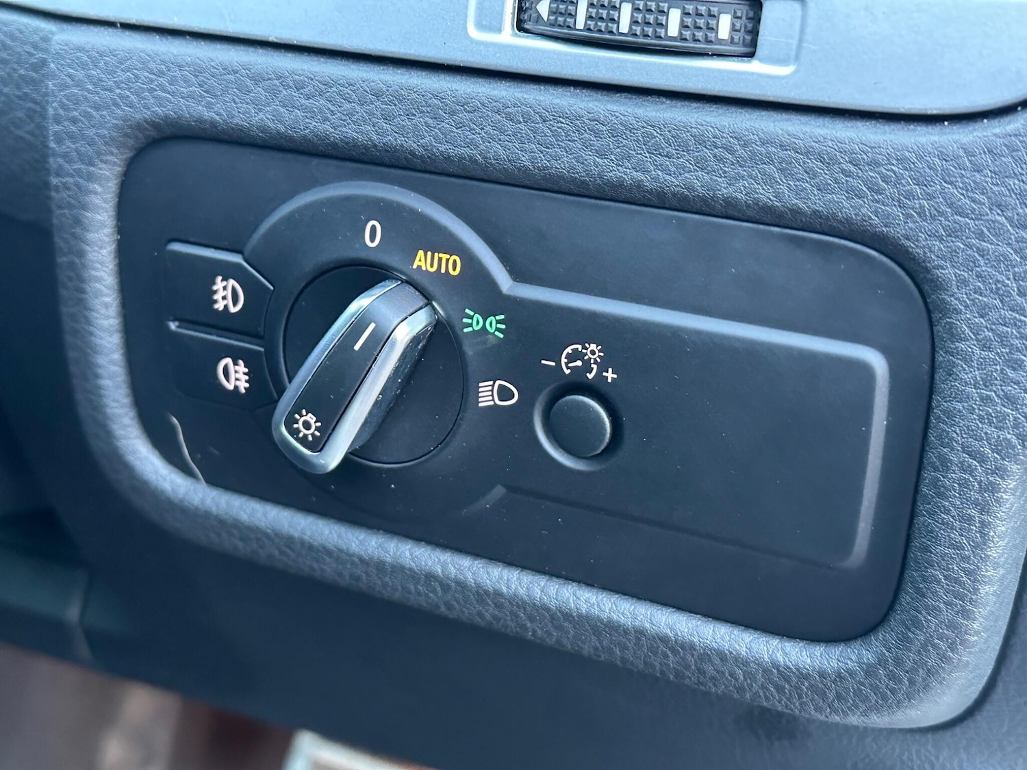 Used Volkswagen Touareg 2017 for sale - 76700833: Photo 30