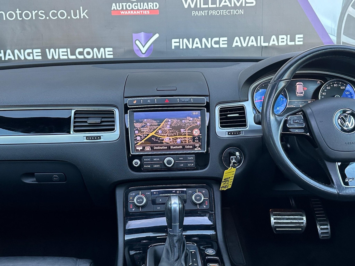 Used Volkswagen Touareg 2017 for sale - 76700833: Photo 38