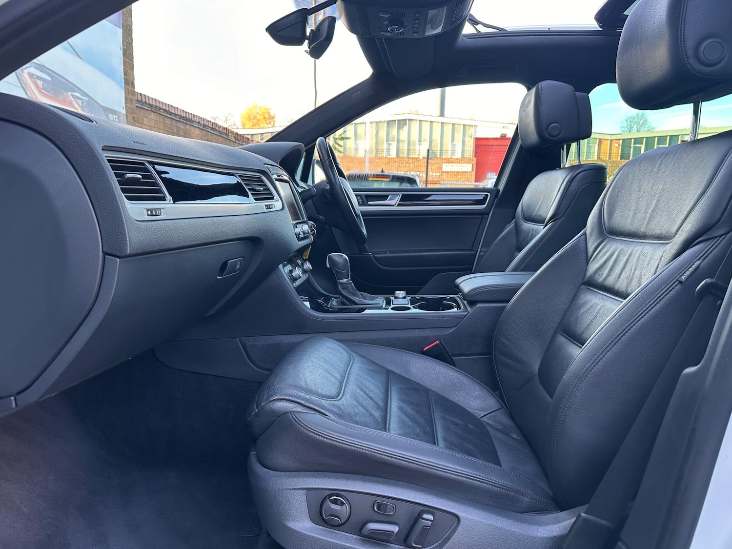 Used Volkswagen Touareg 2017 for sale - 76700833: Photo 53