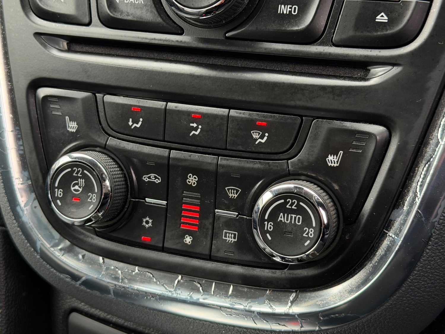 Used Vauxhall Mokka 2015 for sale - 77598675: Photo 40