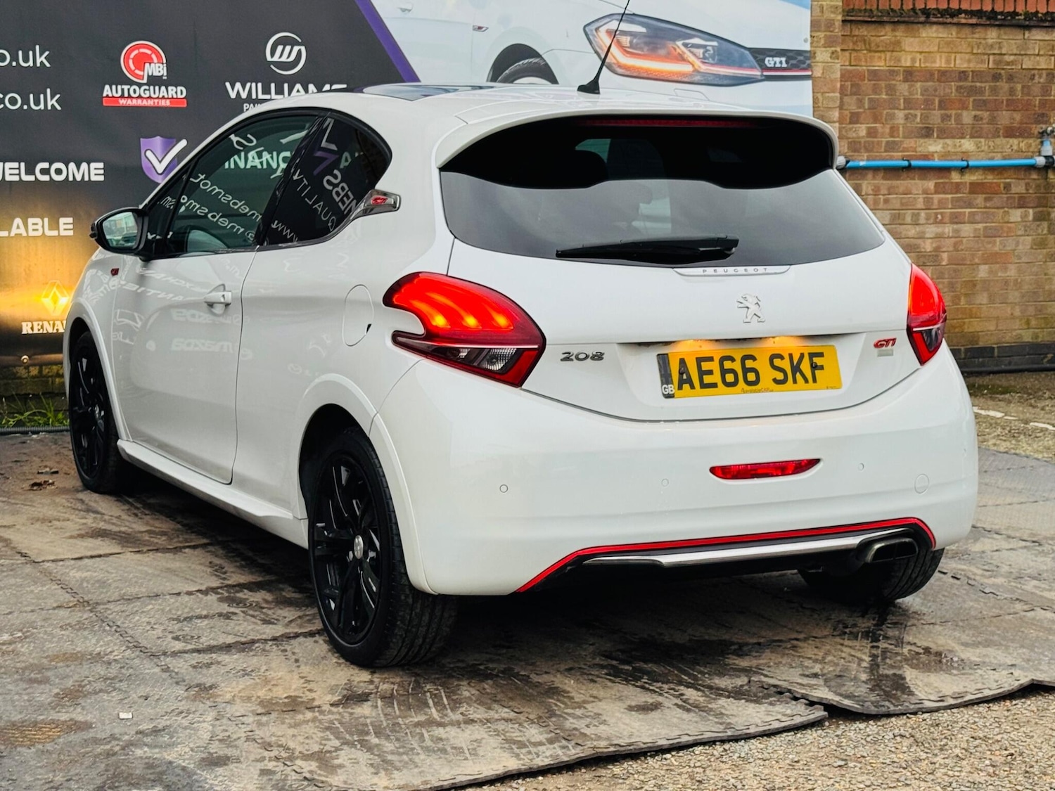 Used Peugeot 208 2016 for sale - 77052451: Photo 10