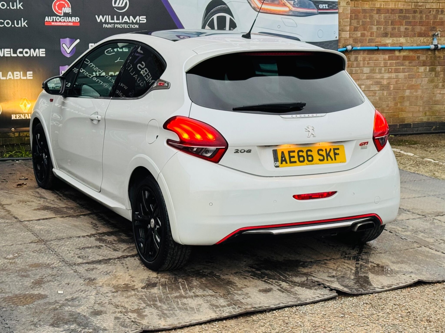 Used Peugeot 208 2016 for sale - 77052451: Photo 11