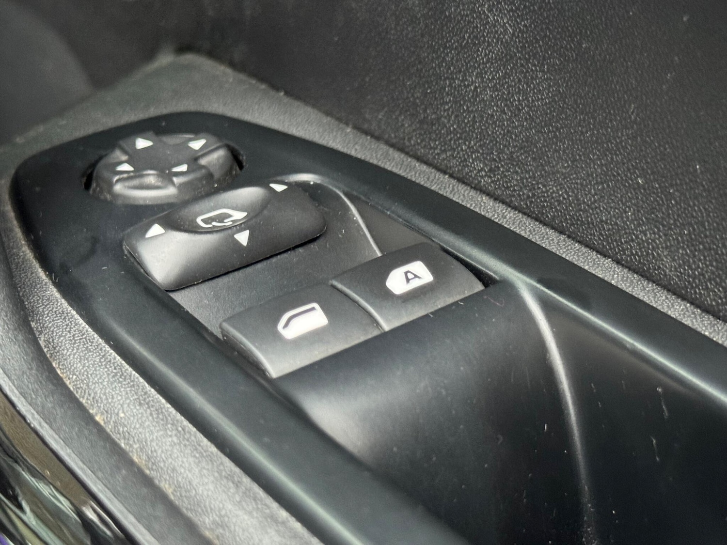 Used Peugeot 208 2016 for sale - 77052451: Photo 18