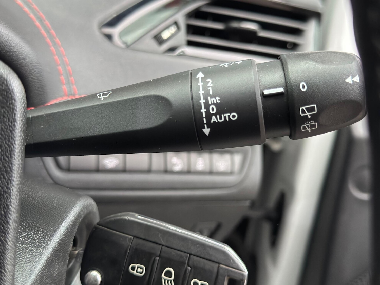 Used Peugeot 208 2016 for sale - 77052451: Photo 24