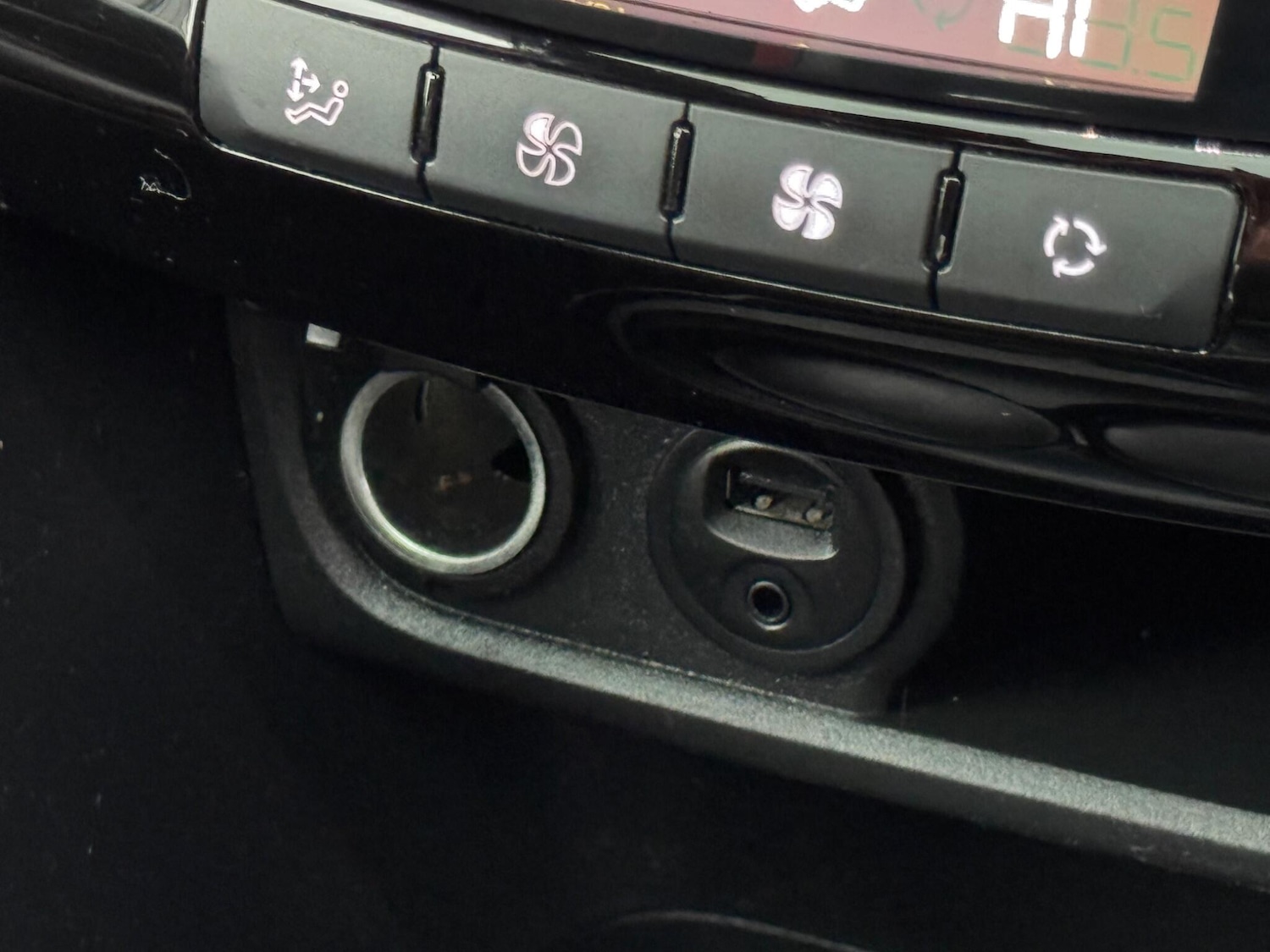 Used Peugeot 208 2016 for sale - 77052451: Photo 35