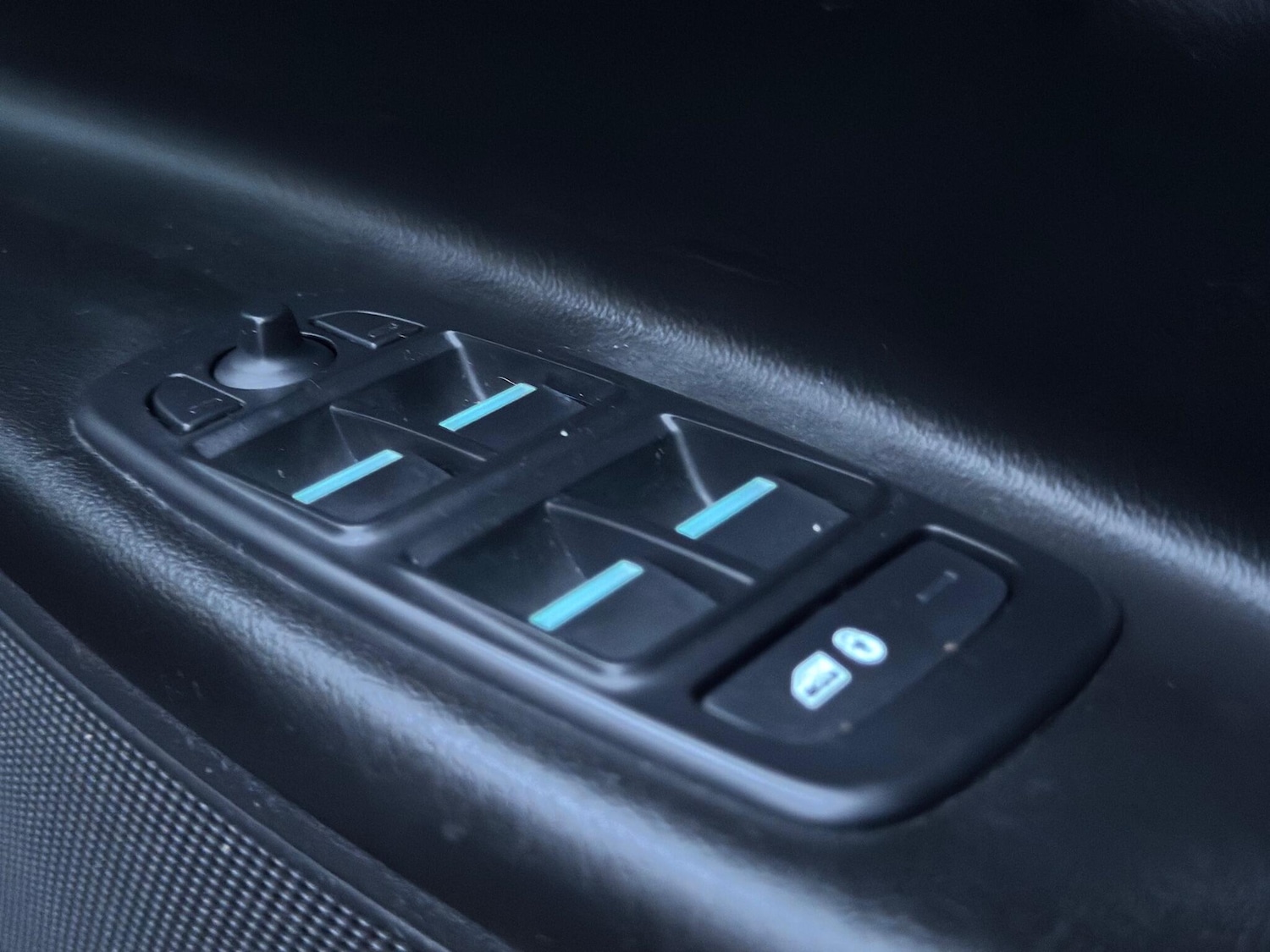 Used Jaguar XE 2016 for sale - 76898212: Photo 25