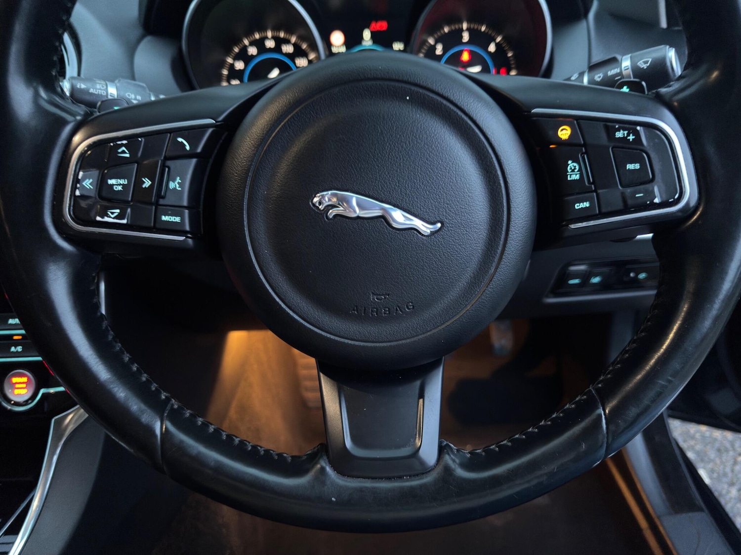 Used Jaguar XE 2016 for sale - 76898212: Photo 31