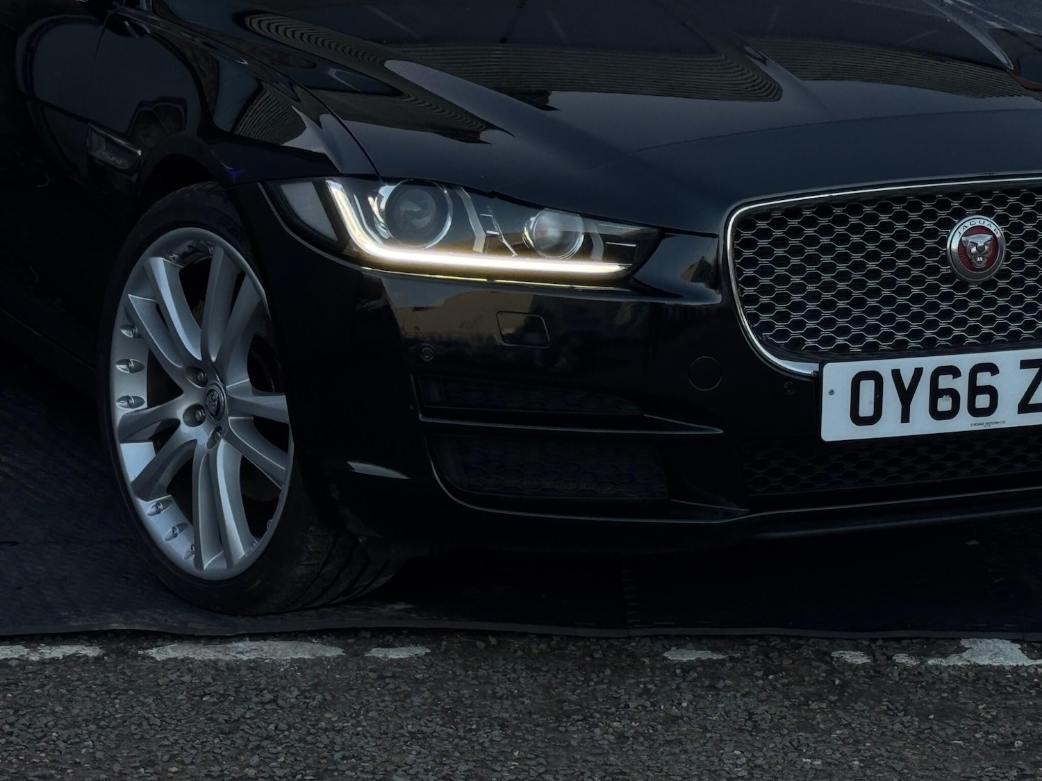 Used Jaguar XE 2016 for sale - 76898212: Photo 5