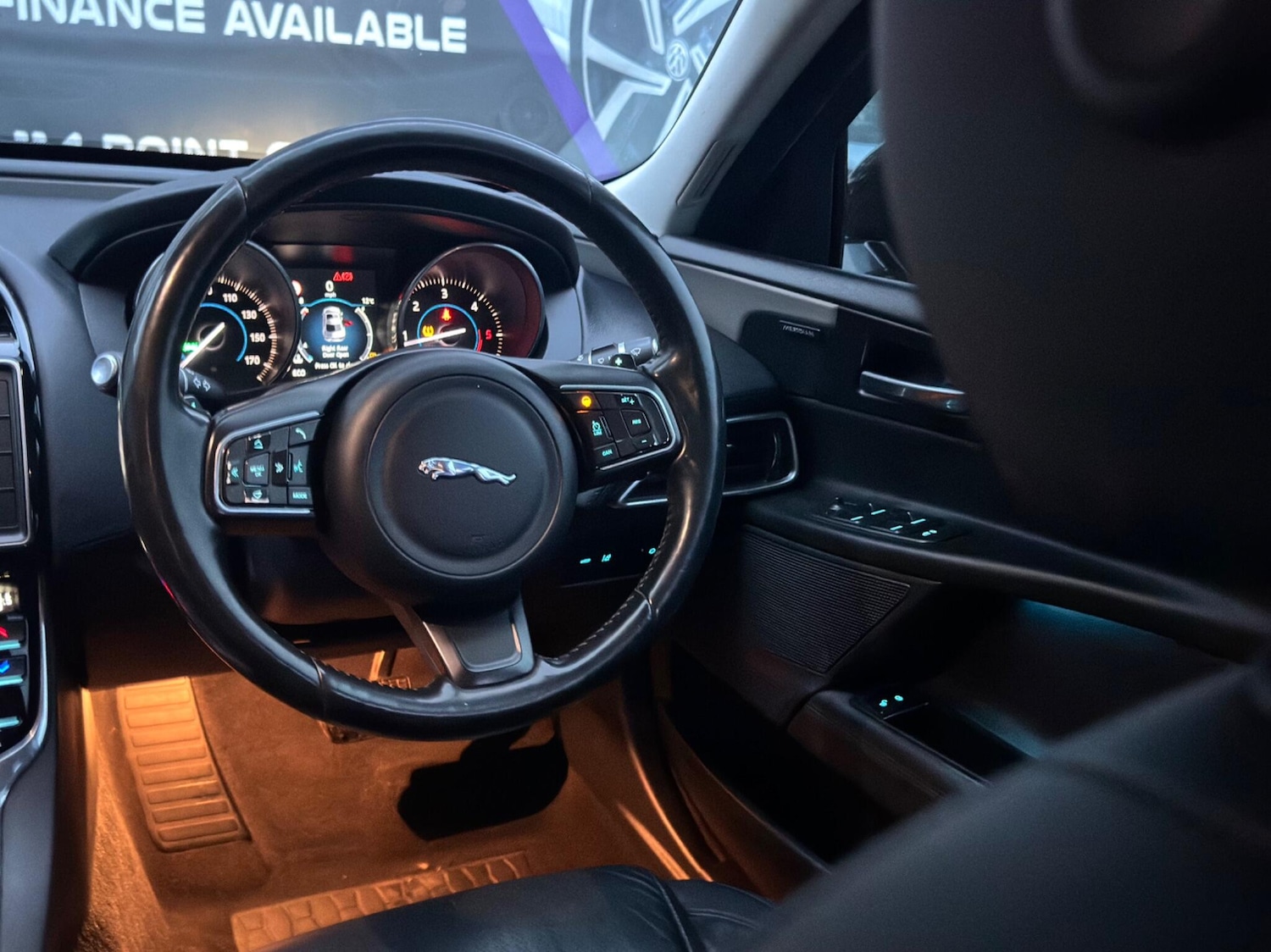 Used Jaguar XE 2016 for sale - 76898212: Photo 9