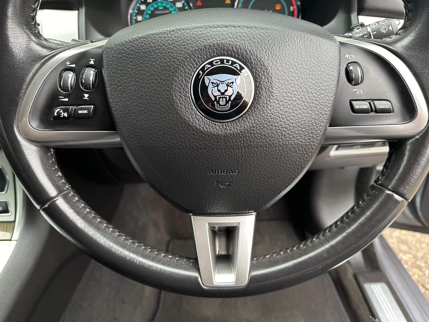 Used Jaguar XF 2014 for sale - 76294464: Photo 32