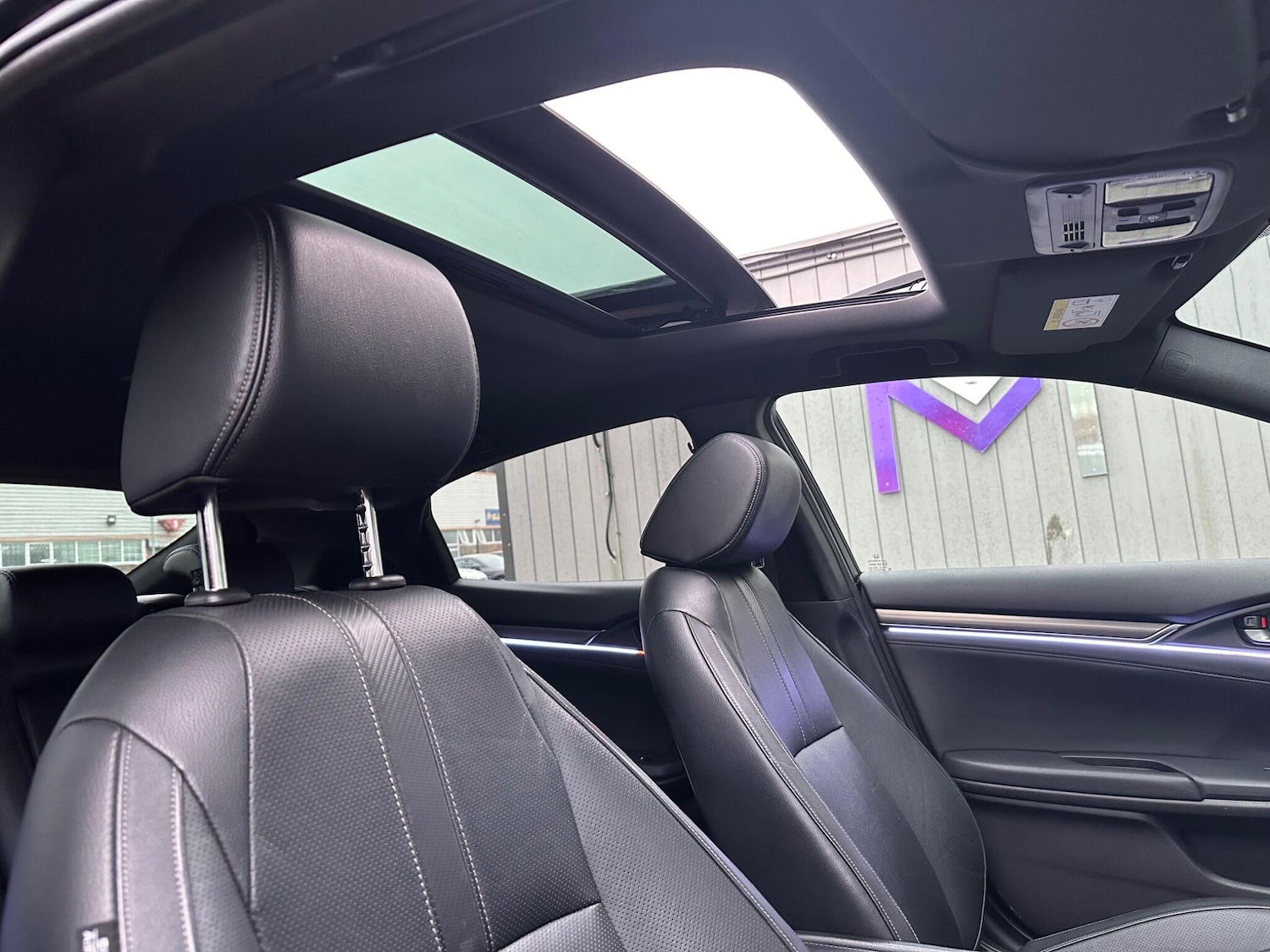 Used Honda Civic 2018 for sale - 76634293: Photo 9