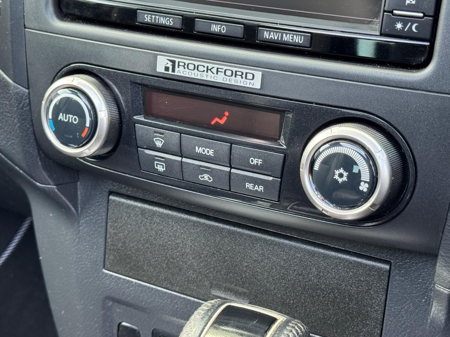 Used Mitsubishi Shogun 2014 for sale - 77330677: Photo 37