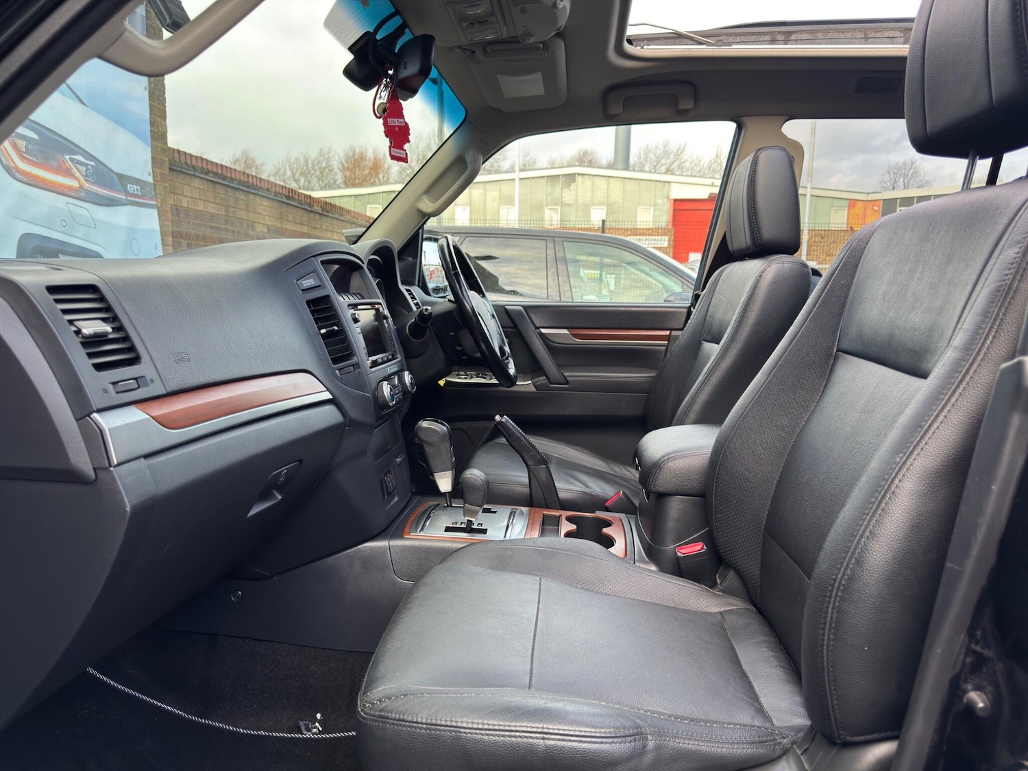 Used Mitsubishi Shogun 2014 for sale - 77330677: Photo 42