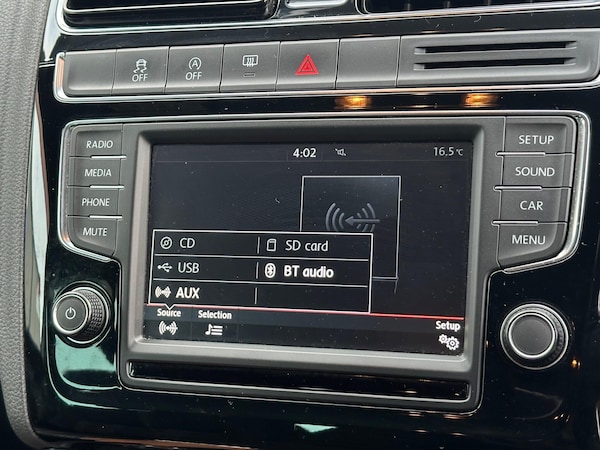 Used Volkswagen Polo 2015 for sale - 75608941: Photo 32