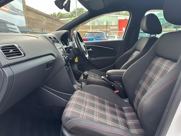 Used Volkswagen Polo 2015 for sale - 75608941: Photo 39