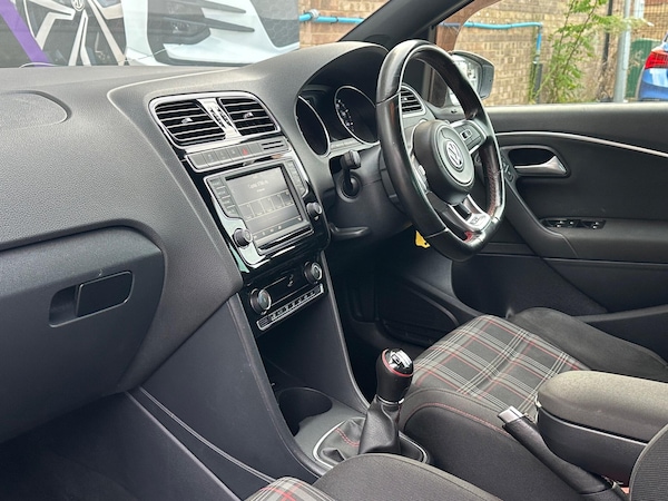 Used Volkswagen Polo 2015 for sale - 75608941: Photo 40