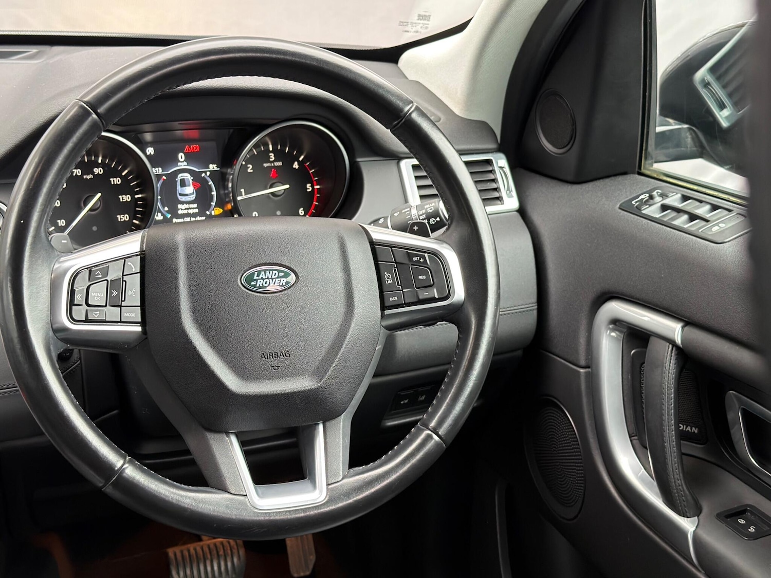 Used Land Rover Discovery Sport 2017 for sale - 77704834: Photo 12