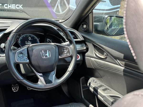 Used Honda Civic 2017 for sale - 74966009: Photo 12