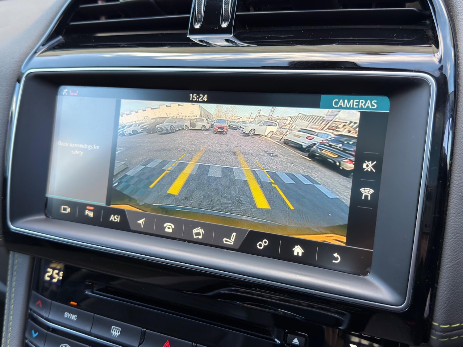 Used Jaguar F-Pace 2017 for sale - 77925870: Photo 40