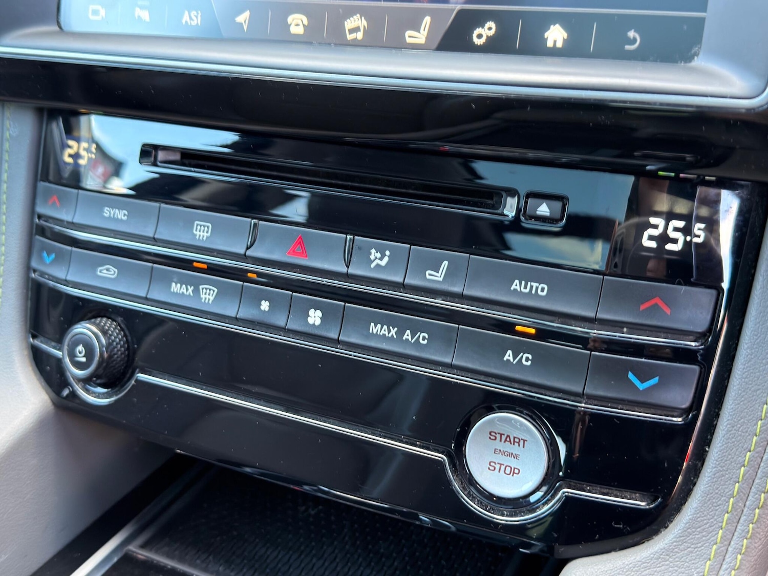 Used Jaguar F-Pace 2017 for sale - 77925870: Photo 46