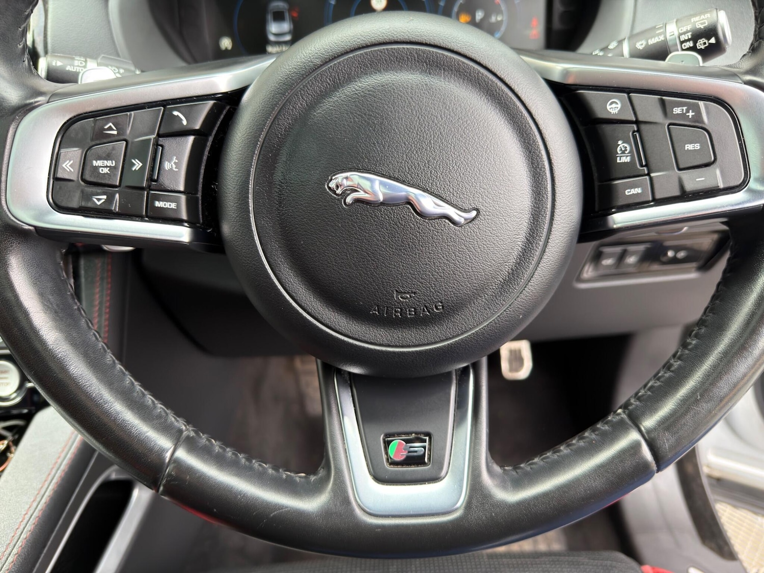 Used Jaguar F-Pace 2017 for sale - 77799464: Photo 37