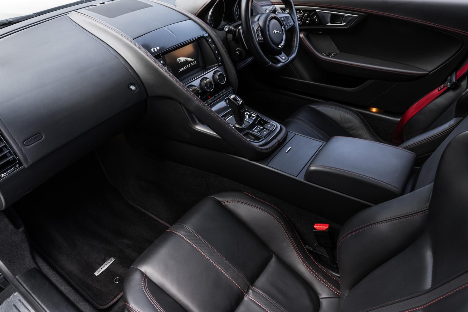 Used Jaguar F-Type 2016 for sale - 76131389: Photo 32