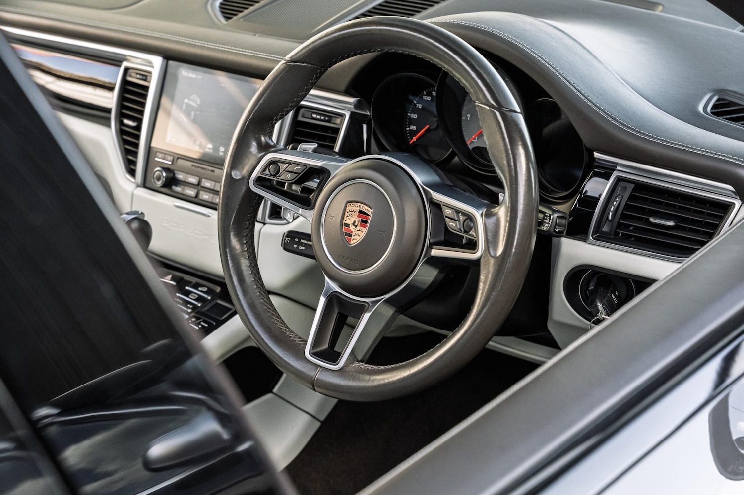 Used Porsche Macan 2017 for sale - 78067646: Photo 38