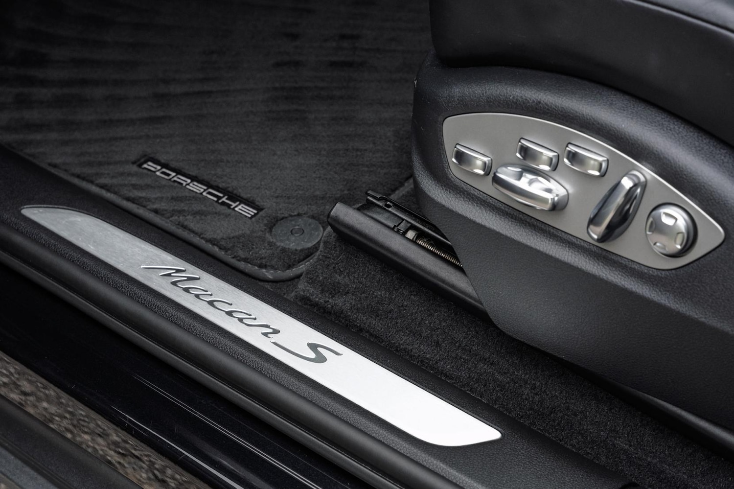 Used Porsche Macan 2015 for sale - 78099760: Photo 41