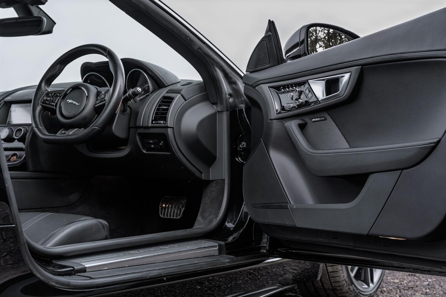 Used Jaguar F-Type 2015 for sale - 77603291: Photo 46