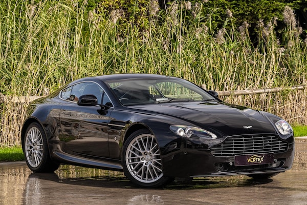 Used Aston Martin Vantage 2010 for sale - 76206175: Photo 10