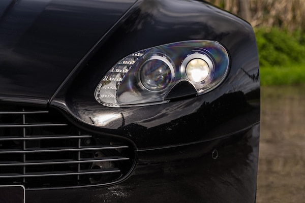 Used Aston Martin Vantage 2010 for sale - 76206175: Photo 12