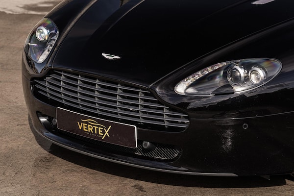 Used Aston Martin Vantage 2010 for sale - 76206175: Photo 13